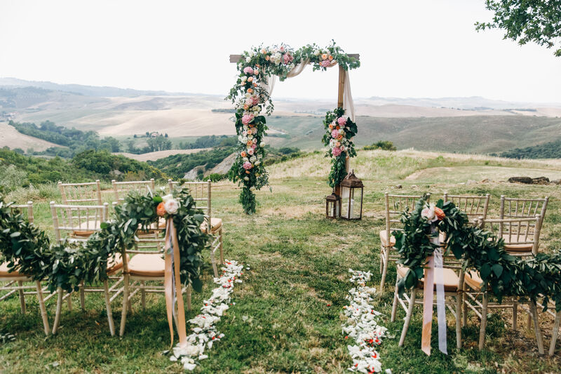 Elegant wedding table decoration with eucalyptus and flowers